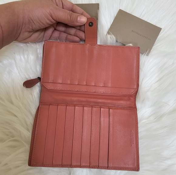 Bottega Veneta Intrecciato Flap Wallet, coral - Picture 7 of 14